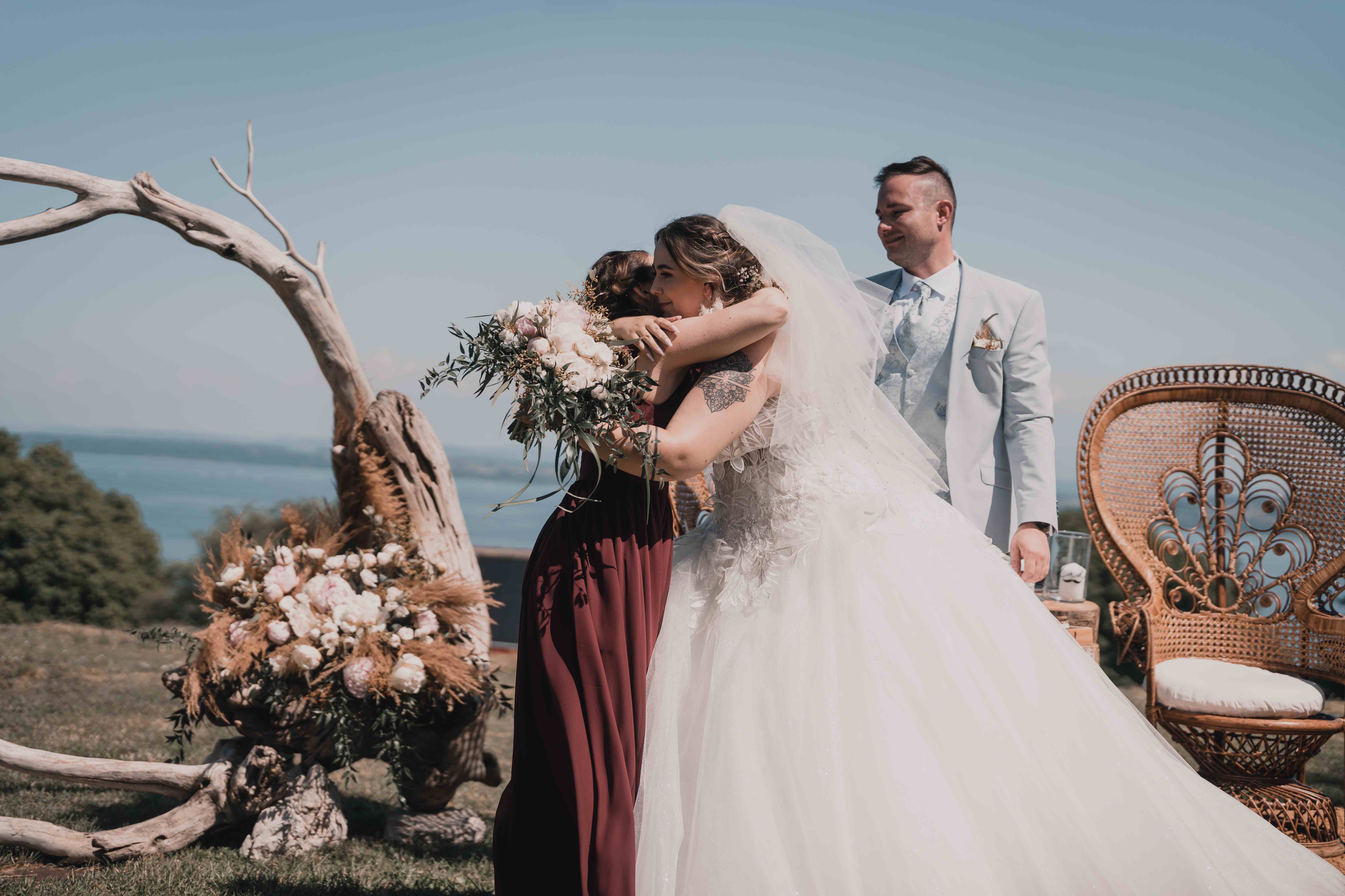 rôle des témoins dans une cérémonie laïque de mariage